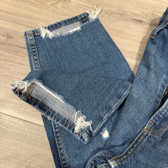 Abercrombie & Fitch “The Mom” High Rise Jeans Curve Love | Size 27 (4 Short) - Picture 7 of 8